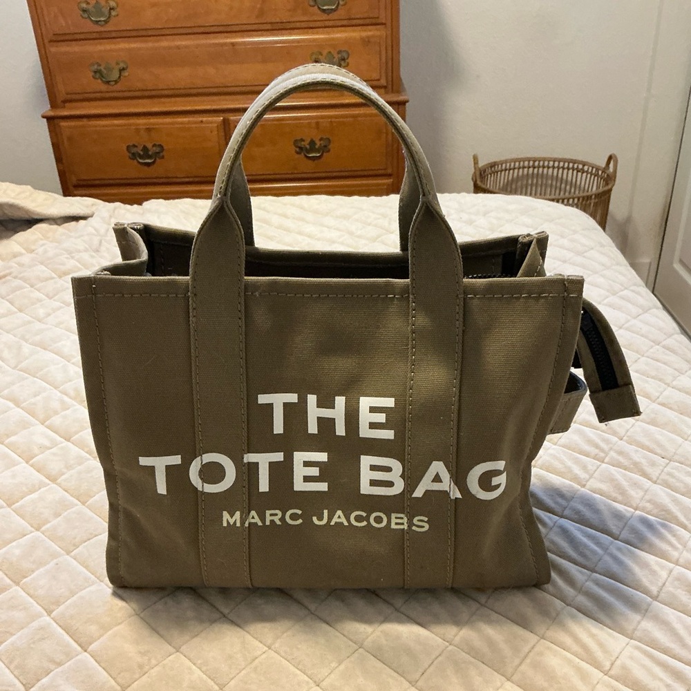 Marc Jacobs The Tote Bag Olive Canvas with White Logo